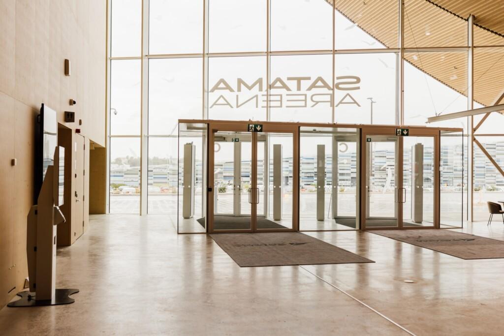 Kotkan Satama Areena esteettömyys